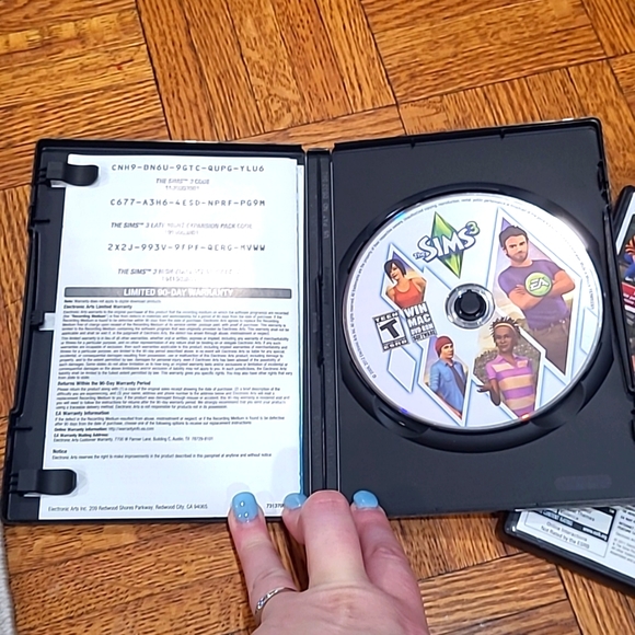 Sims 3 plus additional add on - Picture 7 of 8